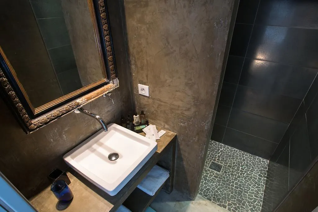 Be Loft B&B Pool & Spa Avignon 2*,  France