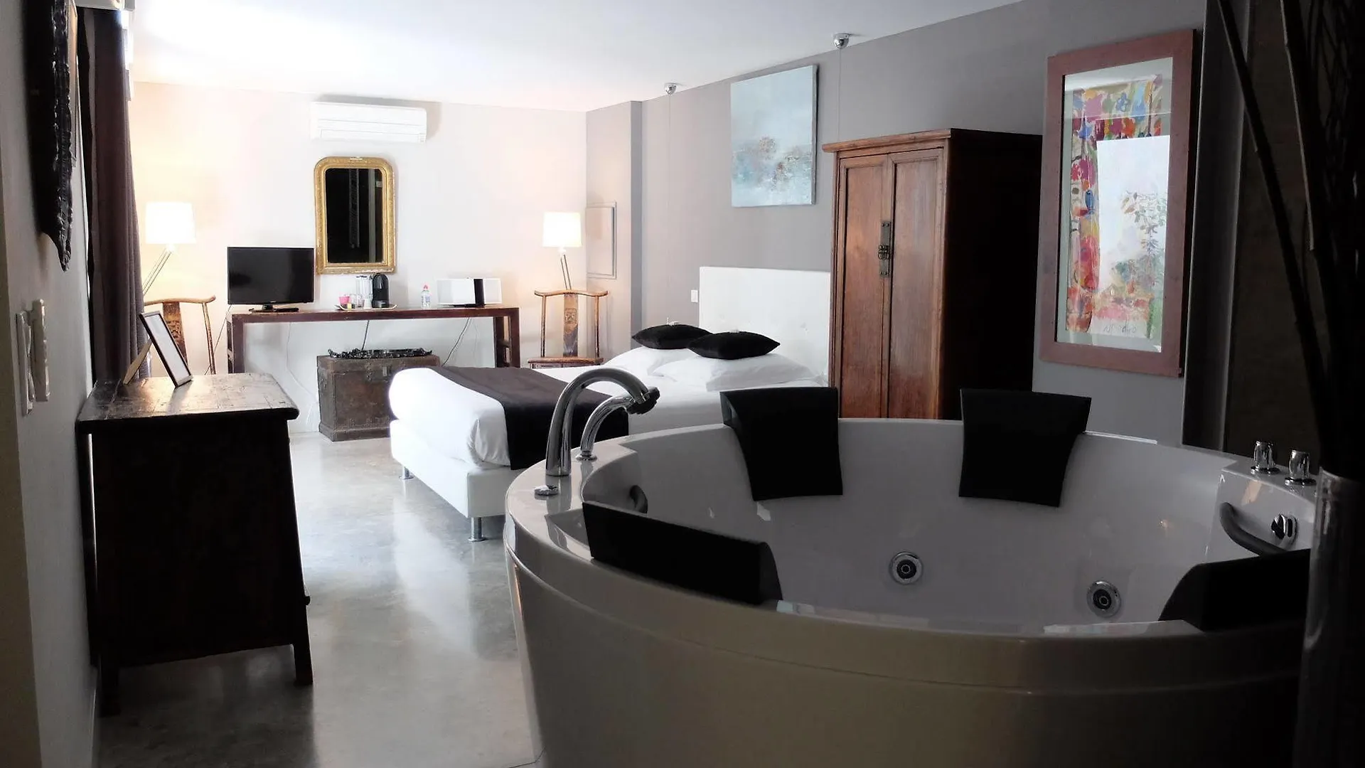 Be Loft B&B Pool & Spa Avignon Bed & Breakfast