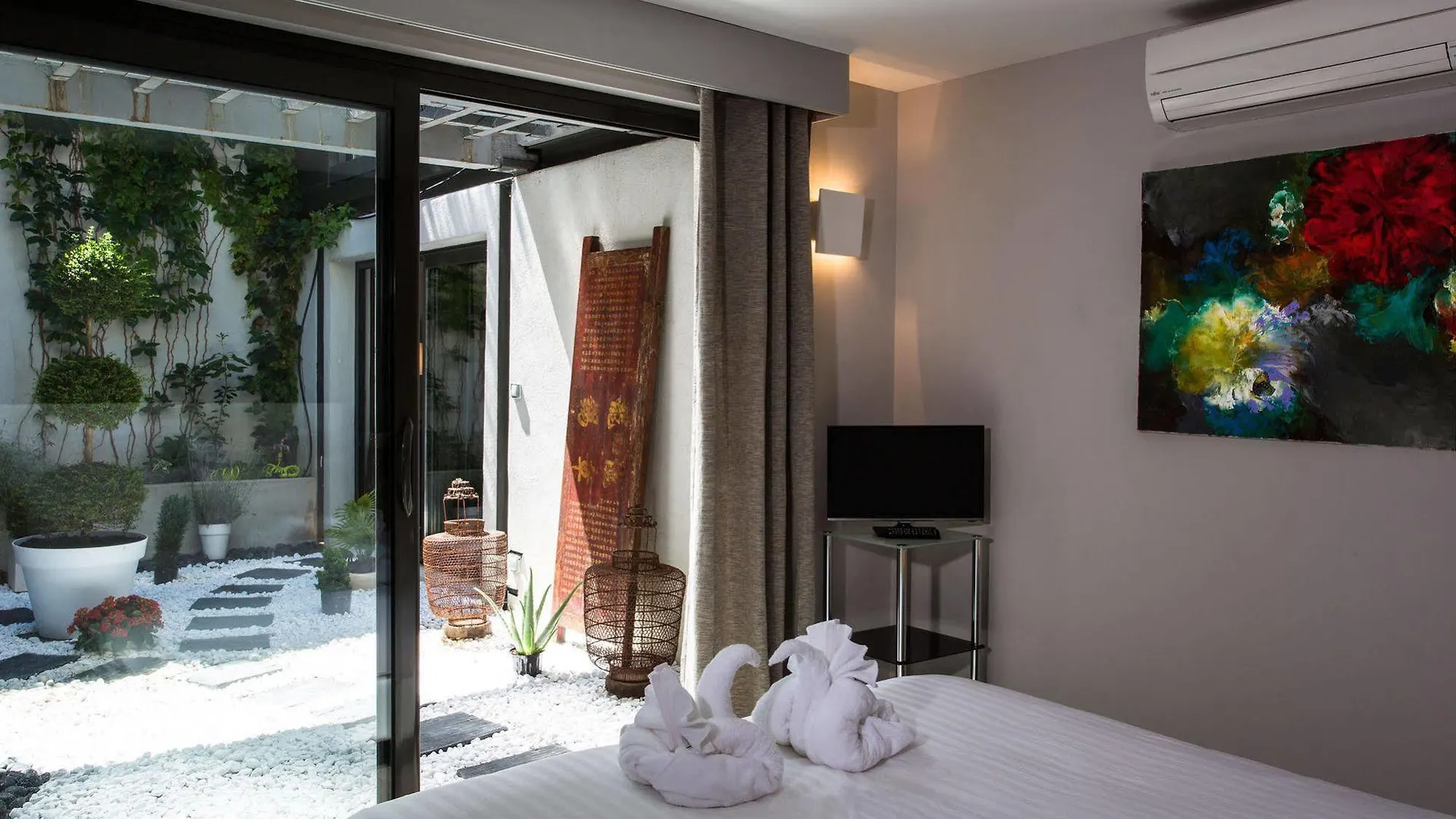 Be Loft B&B Pool & Spa Avignon 2*,  France