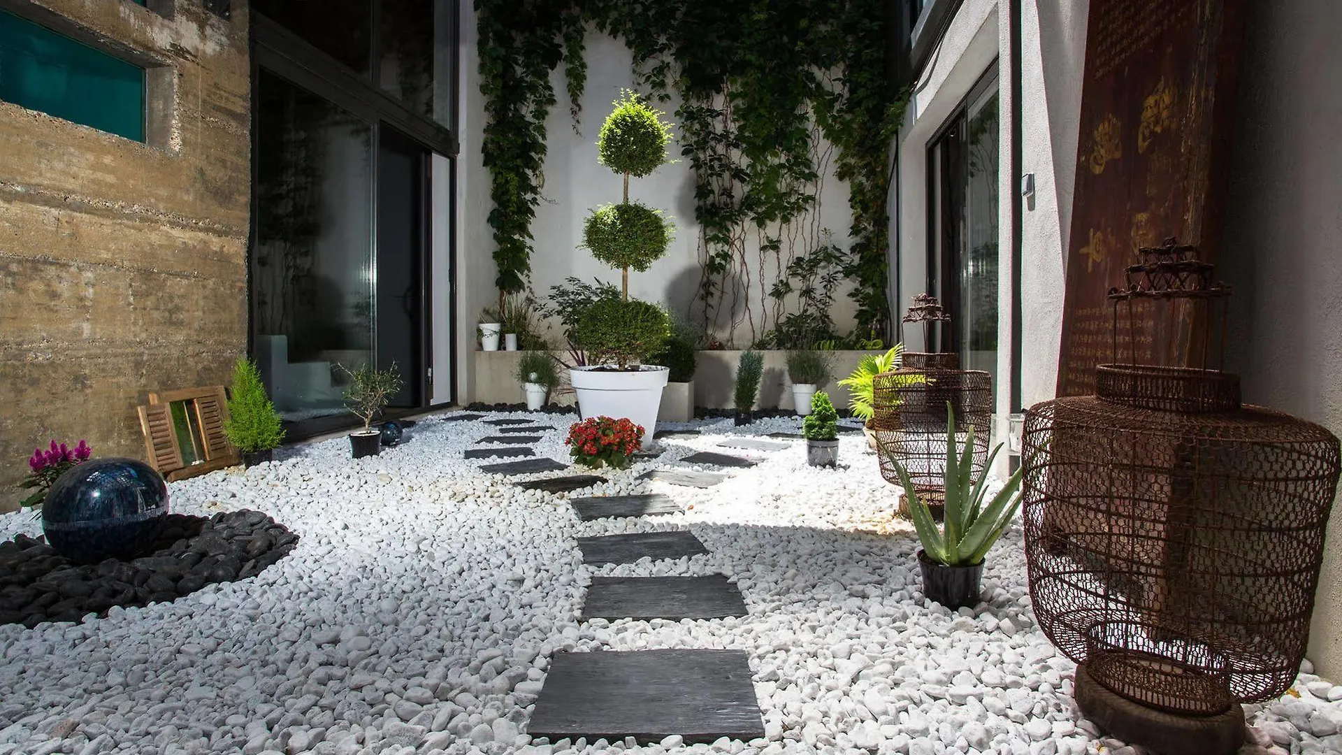 Be Loft B&B Pool & Spa Avignon France