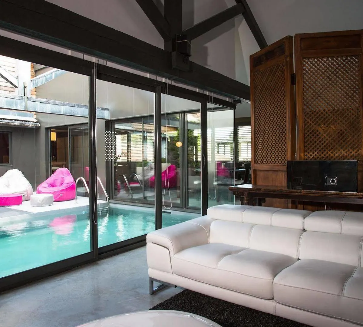 Be Loft B&B Pool & Spa Avignon France
